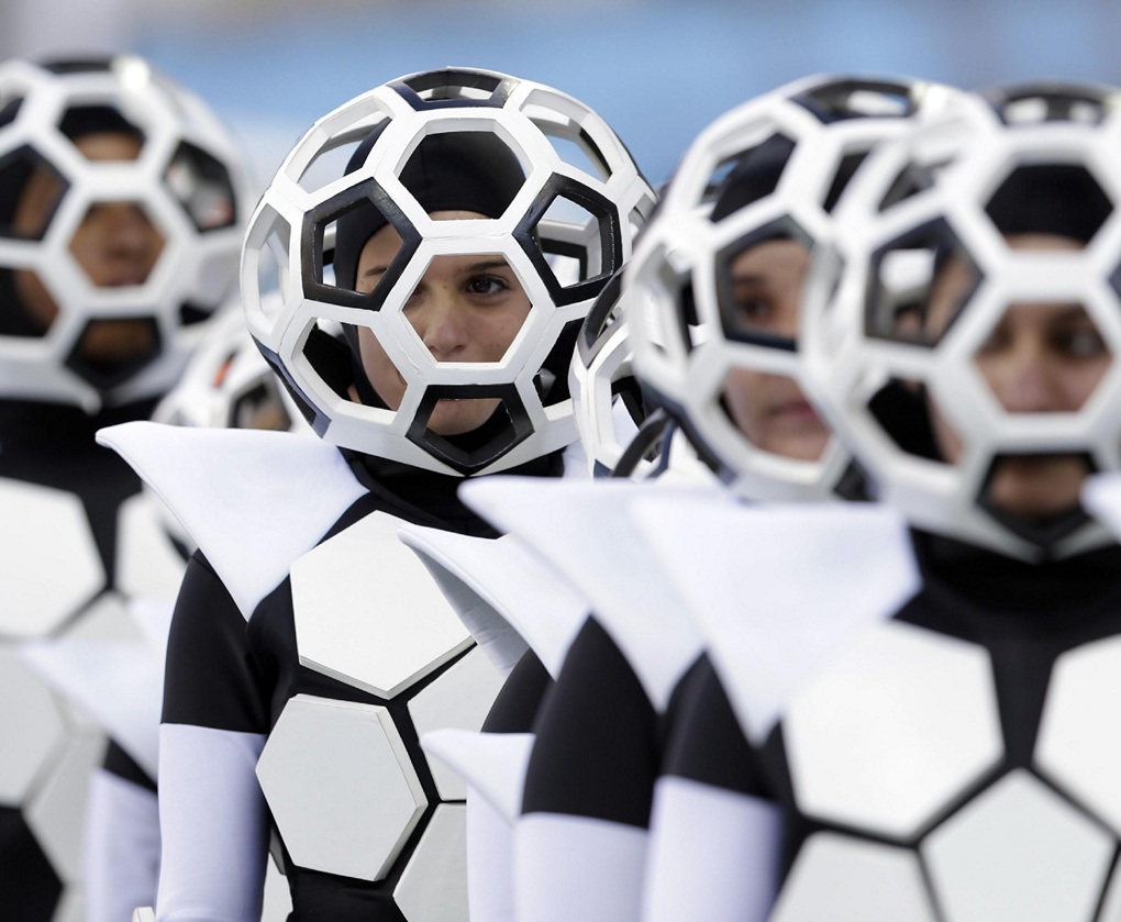 Бразилия. Сан-Паулу. 12 июня. Во время церемонии открытия чемпионата мира по футболу 2014. (AP Photo/Andre Penner)