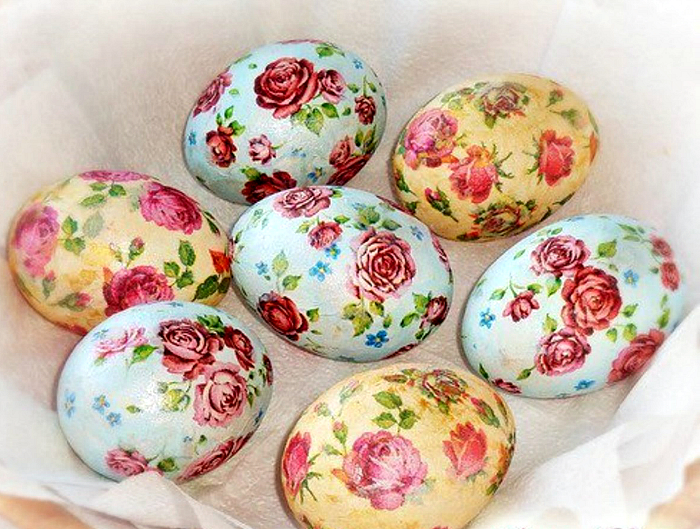 Образцы замечательного декора яиц к светлому праздничному дню Пасхи