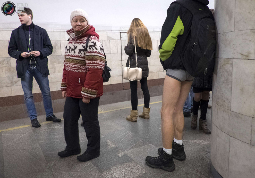 День веселой поездки без штанов в общественном Метро в 2014 отмечается во многих местах по миру.
