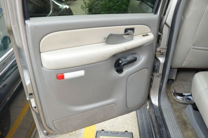 Неожиданный сюрприз в двери подержанного автомобиля (16 фото)