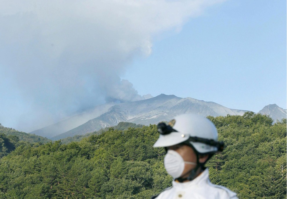 Гора Ontake в Японии извергается
