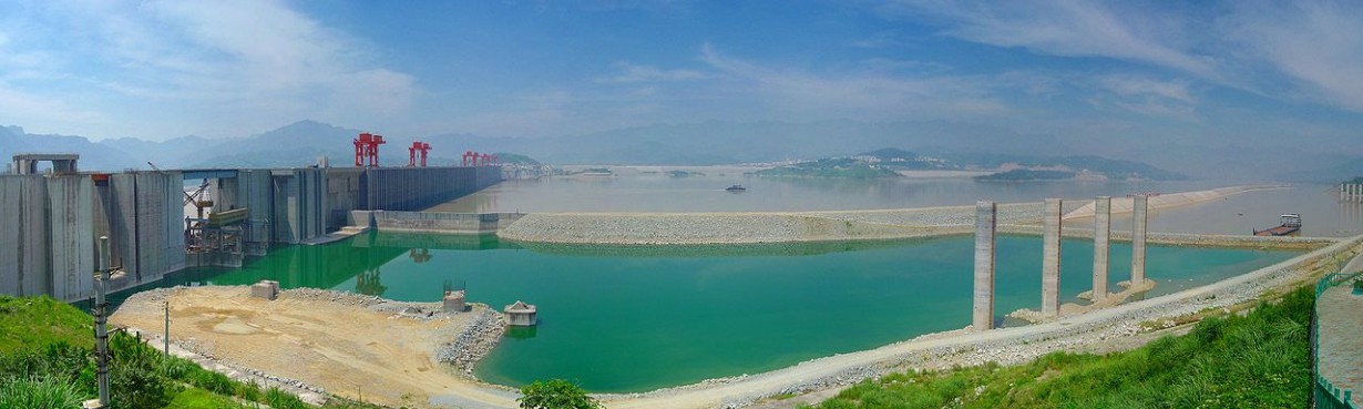 ГЭС Три Ущелья, страна - Китай, река - Янцзы, мощность - 22 500 МВт.  (Shizhao)