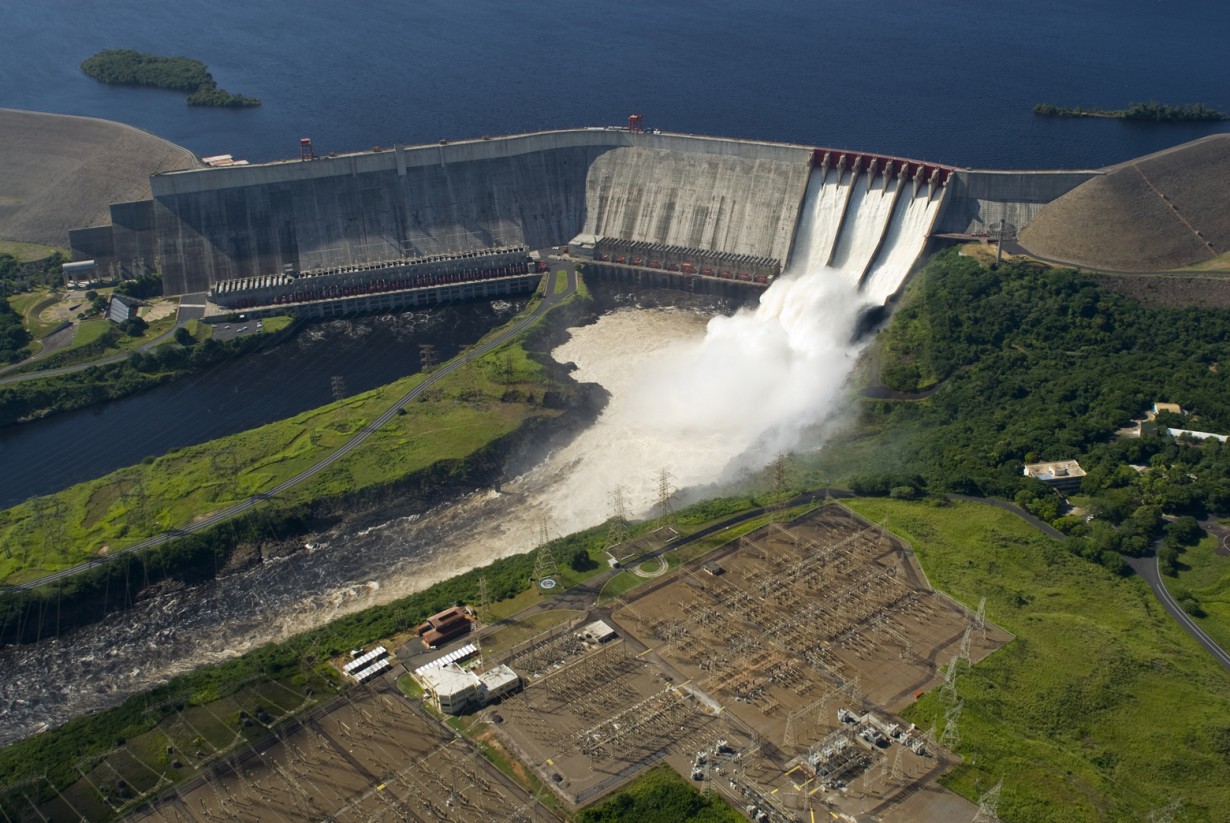 ГЭС Гури, страна - Венесуэла, река - Карони, мощность - 10 200 МВт. (Google)