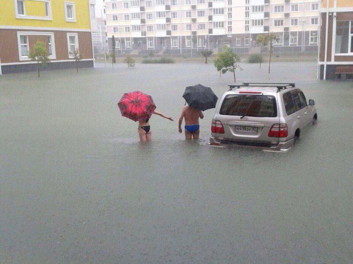 Из-за сильного ливня в Сочи произошло наводнение (47 фото + видео)