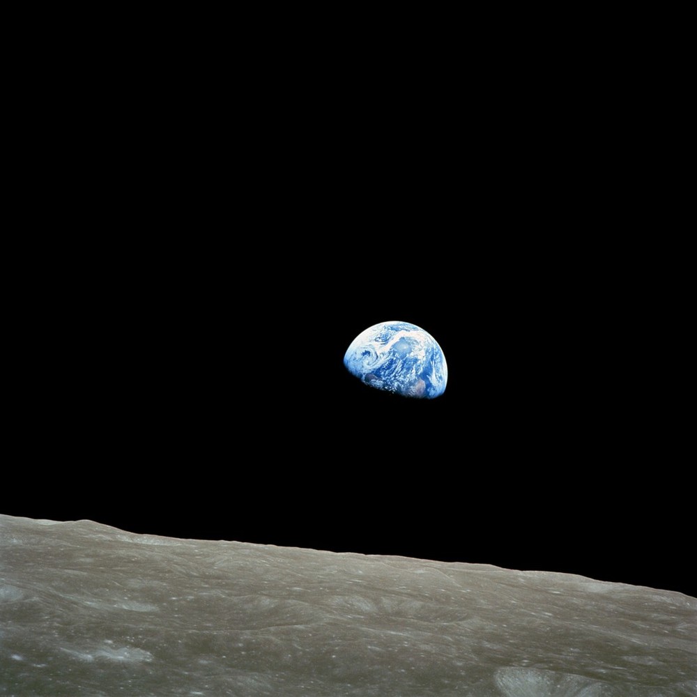 Восход Земли, сфотографированный 24 декабря 1968 года астронавтом Уильямом Андерсом во время миссии Apollo.