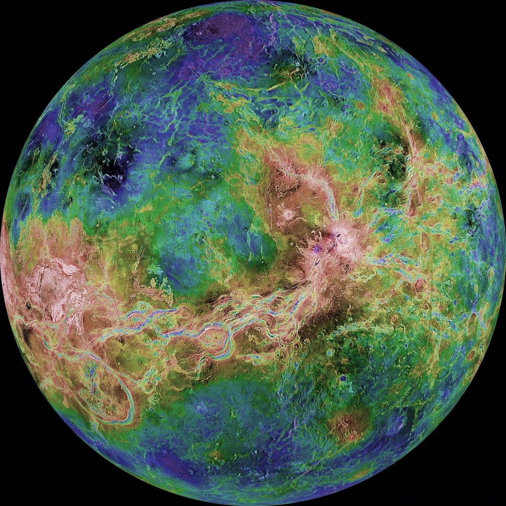 Снимок Венеры — результат более десяти лет радарных изучений со станции Magellan, которую отправили на планету в 1990 году.
