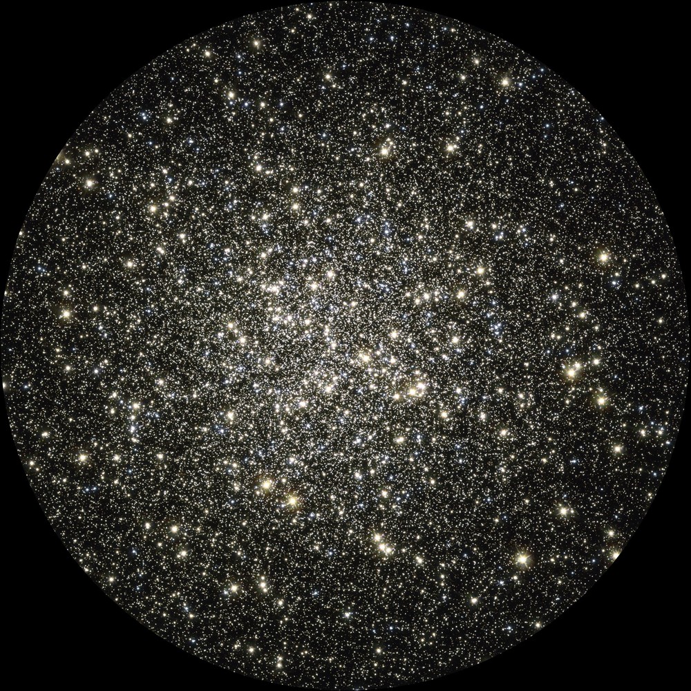 Составное фото шарового скопления М13. Изображение собрано на основе данных, полученных с телескопа Hubble в 1999, 2000, 2005 и 2006 годах.