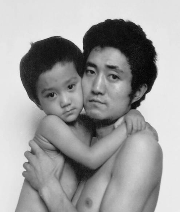 Фотографии с сыном на протяжении 26 лет жизни (27 фото)