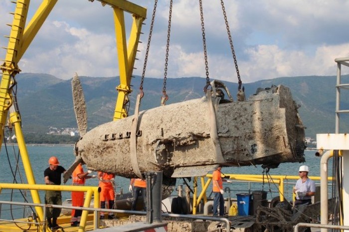 Поисковики В Керченском проливе, поисковики раскрыли тайну гибели штурмовика ИЛ-2 и его летчика (19 фото)