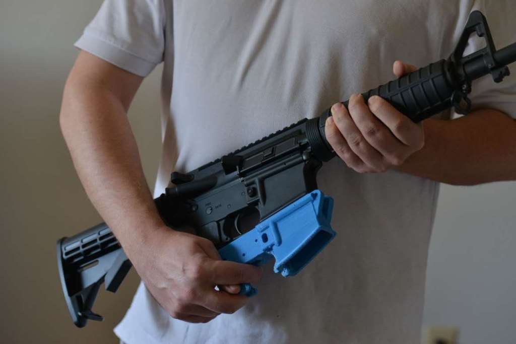 9. Винтовка AR-15 состоит из частей, которые были напечатаны на 3D-принтере