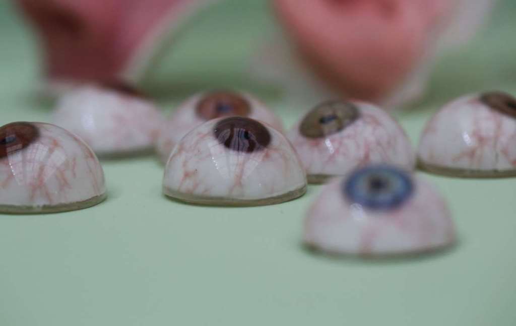 11. Протезы глазных яблок, напечатанные с помощью 3D-технологии в Business Design Center в Лондоне.