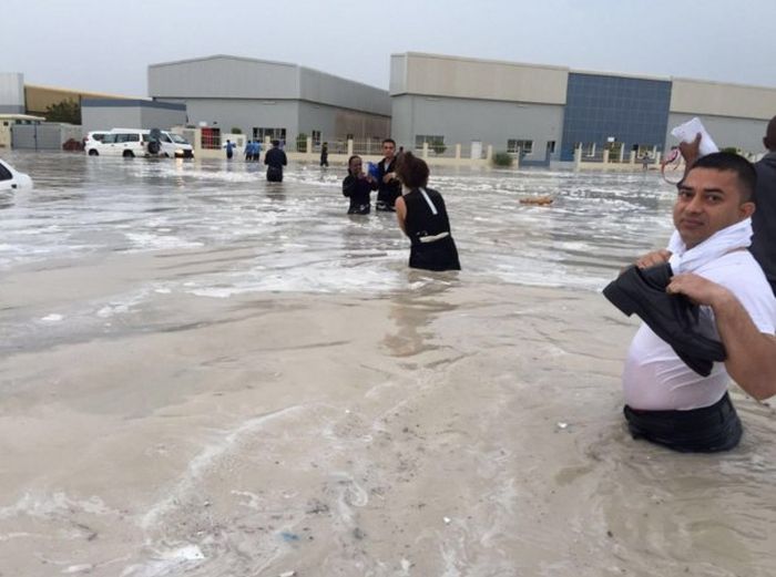 Абу-Даби и Эмираты пострадали от бури (10 фото)