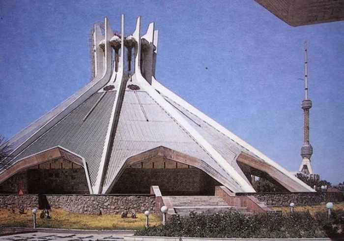 Креативные и необычные здания 1960-1980-х годов (26 фото)