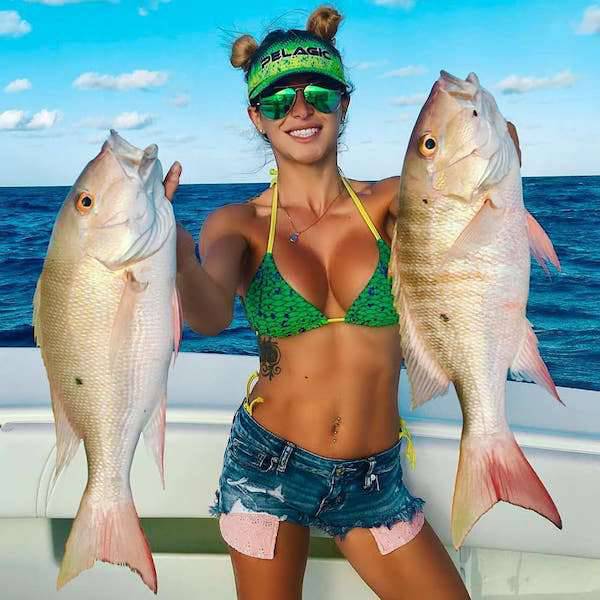 Красивые девушки на морской рыбалке (32 фото)