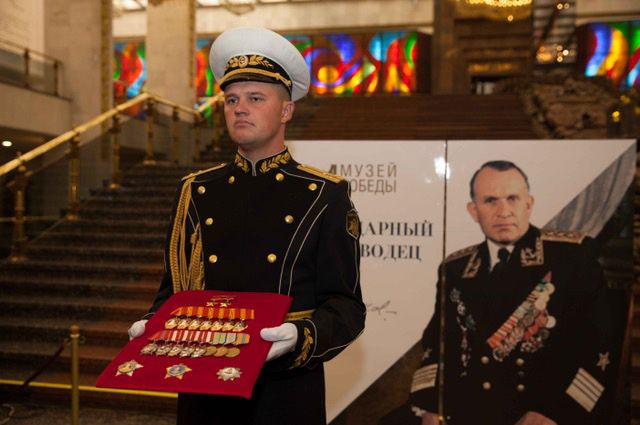 Родные адмирала Горшкова передали Музею Победы вознаграждения на 2 миллионов $ (4 фото)
