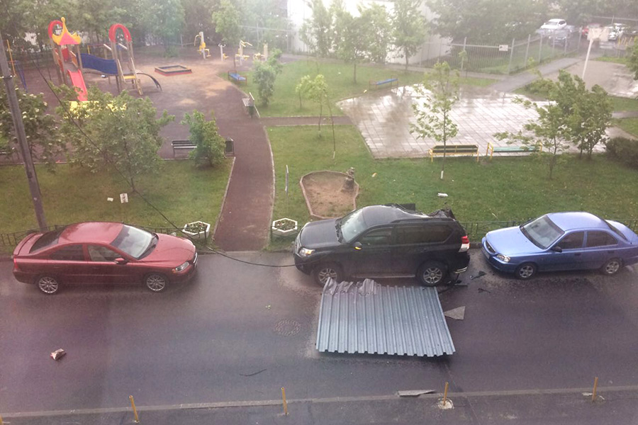 Последствие урагана, бури в Москве