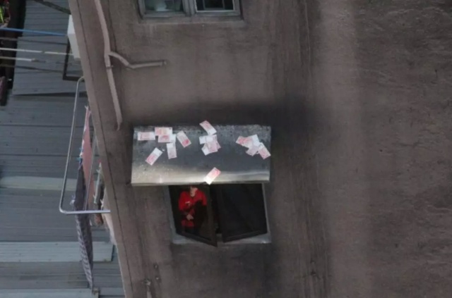 Биткоин-миллионер Вонг Чинг сбросил с крыши почти $13 млн (10 фото + видео)