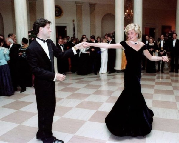 Джон Траволта танцует с принцессой Дианой в Белом доме, 1985 год